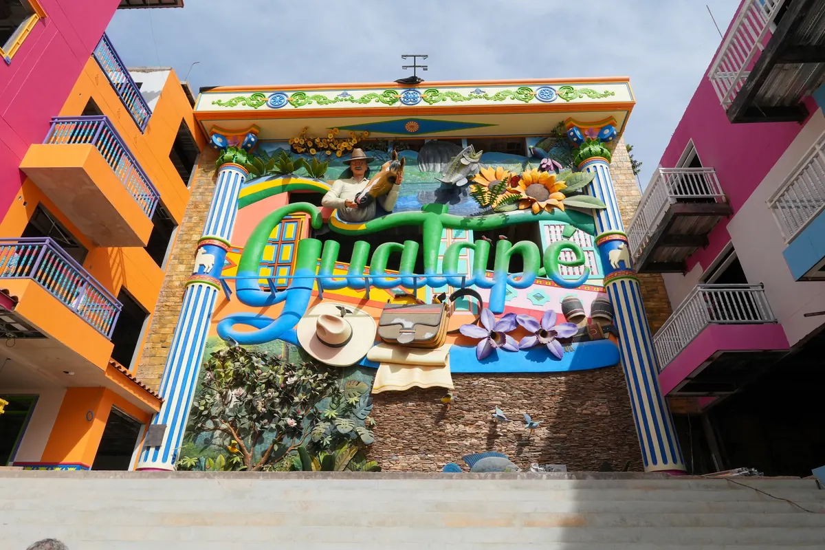Photo 1 of Guatapé Travel · sede El Poblado
