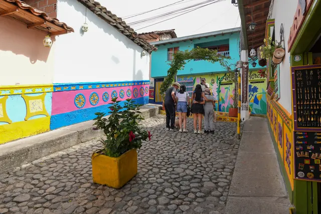 Photo 2 of Guatapé Travel · sede El Poblado