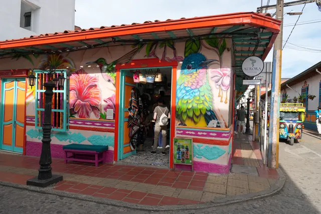 Photo 5 of Guatapé Travel · sede El Poblado